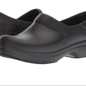 Dual crocs comfort clog womens